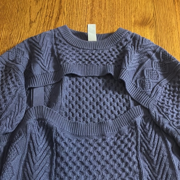 Sokie Collective Woman’s Cut Out Blue Sweater Size S - Picture 2 of 5